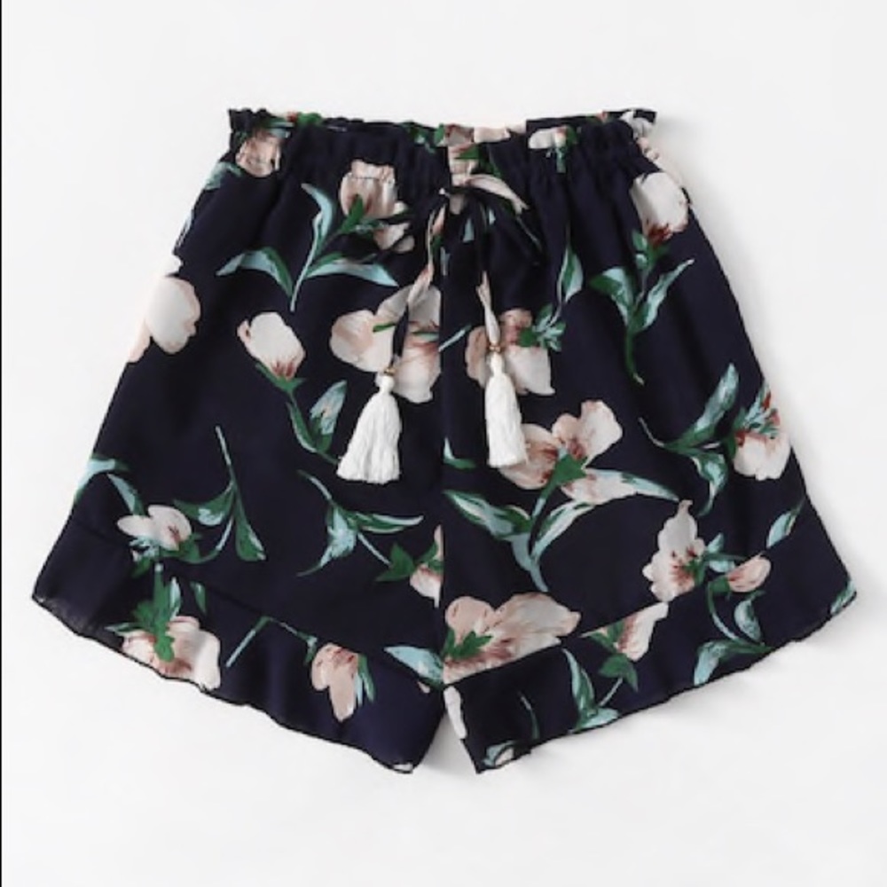 NWT Floral Shorts Medium - Picture 3 of 6